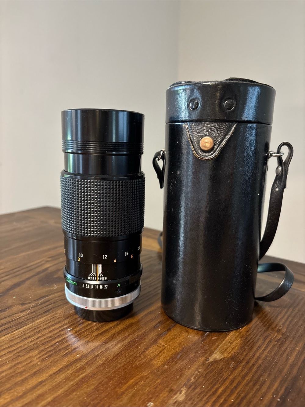 Canon FD 200mm f/4 S.S.C. Telephoto Lens Japan + Hard Case Rear Cap